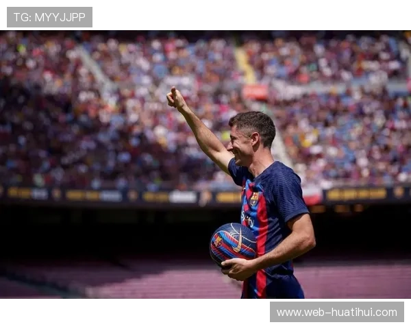 莱万多夫斯基未来去向：优先考虑巴萨续约，芝加哥火焰成备选